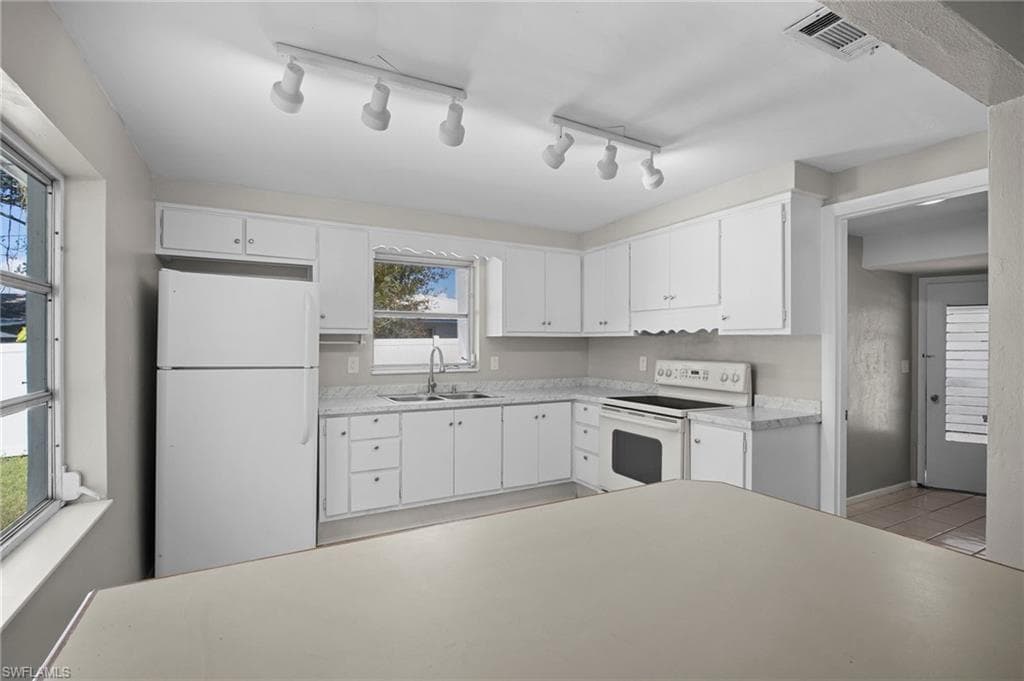 4244 Ellen AVE, FORT MYERS FL 33901-6