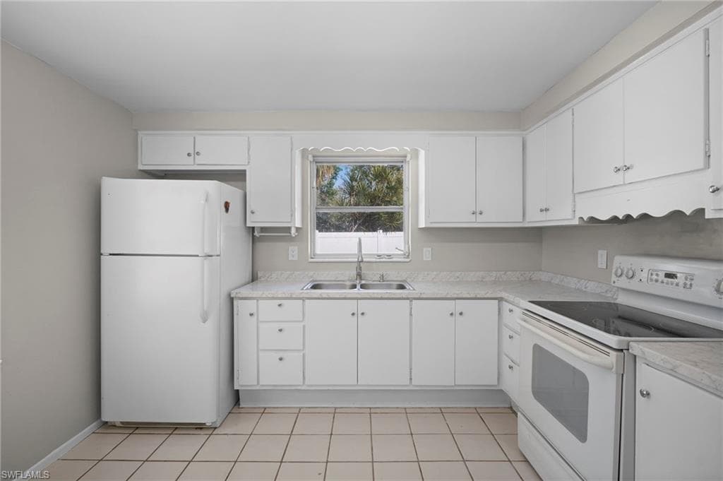 4244 Ellen AVE, FORT MYERS FL 33901-8