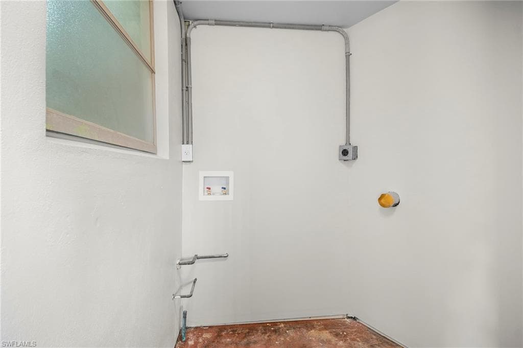 4244 Ellen AVE, FORT MYERS FL 33901-23