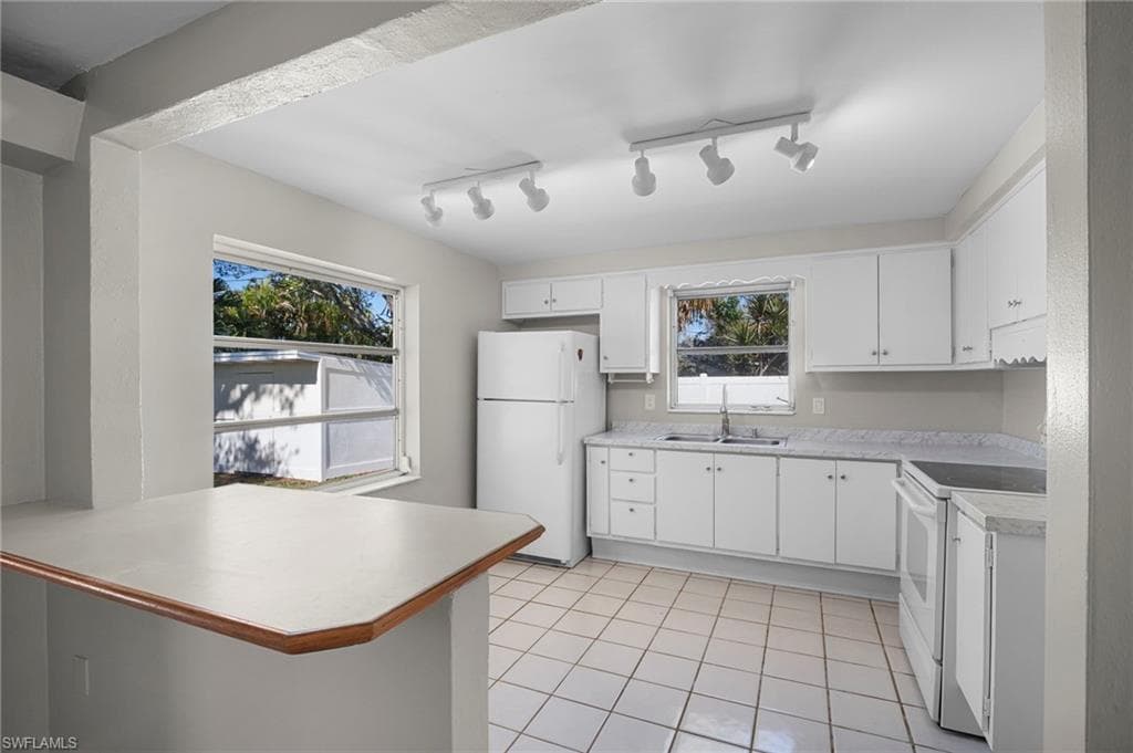 4244 Ellen AVE, FORT MYERS FL 33901-7