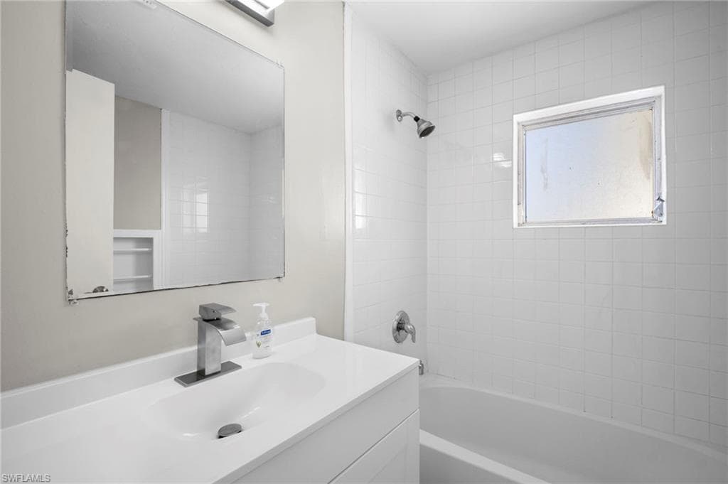 4244 Ellen AVE, FORT MYERS FL 33901-20