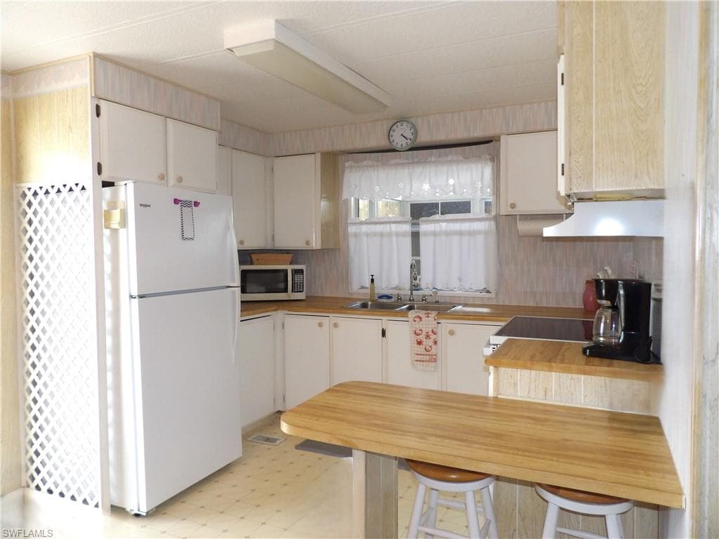 239 Shrub LN N, NORTH FORT MYERS FL 33917-1