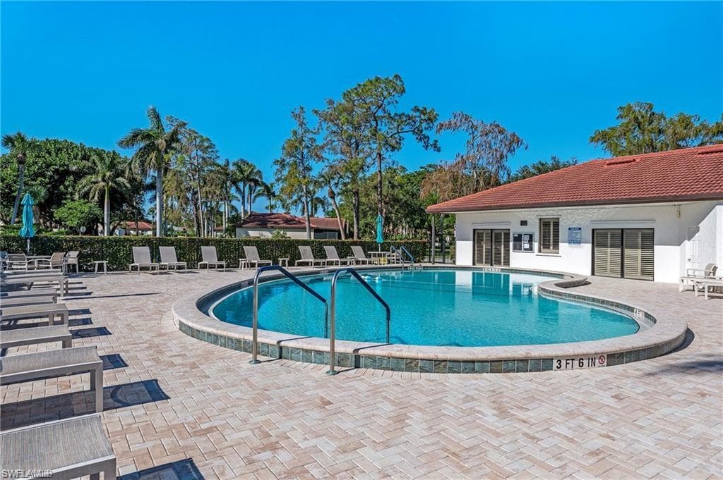 1055 Forest Lakes DR # E209, NAPLES FL 34105-21