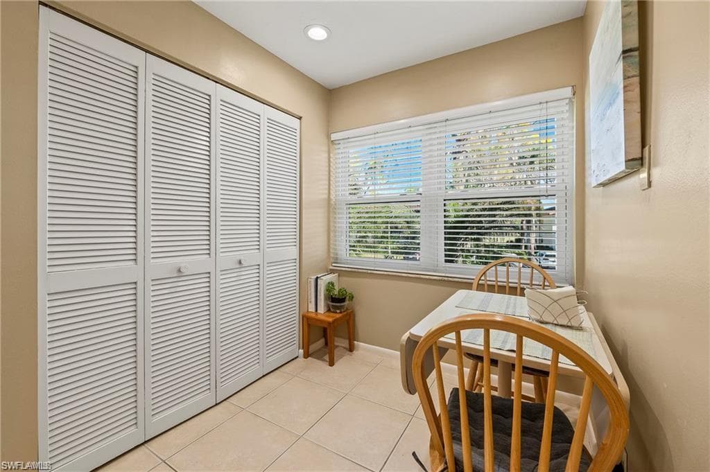 1055 Forest Lakes DR # E209, NAPLES FL 34105-4