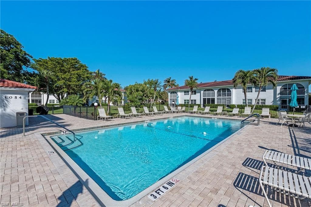 1055 Forest Lakes DR # E209, NAPLES FL 34105-20