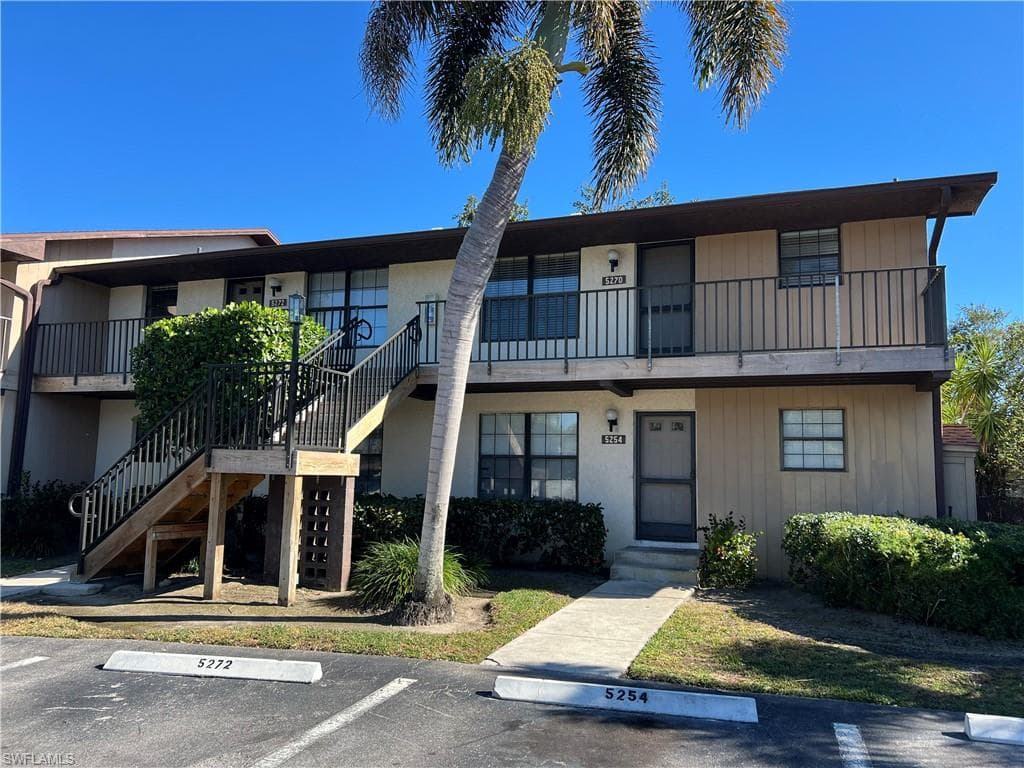 5270 Treetops DR # J201, NAPLES FL 34113-5