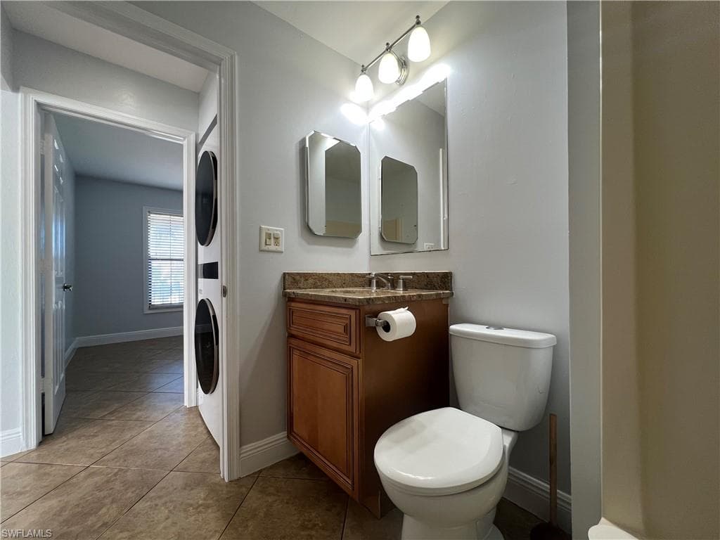 5270 Treetops DR # J201, NAPLES FL 34113-16