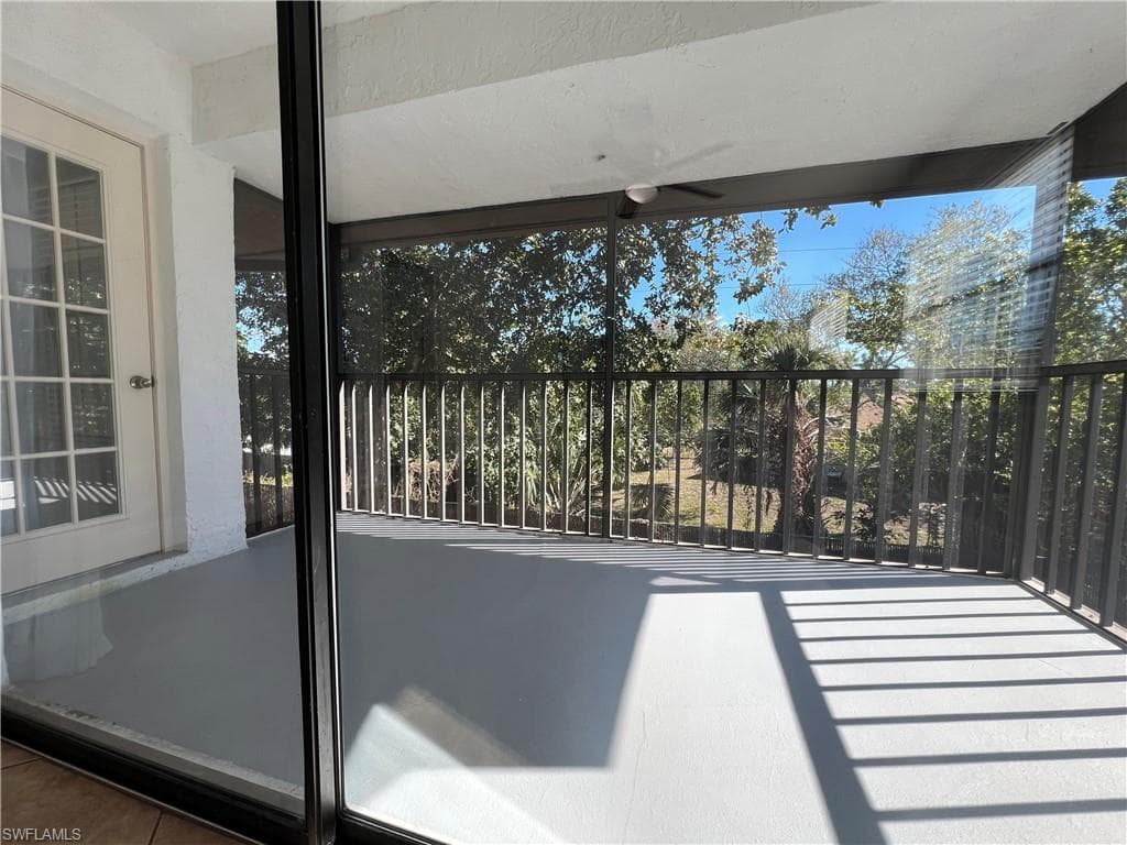 5270 Treetops DR # J201, NAPLES FL 34113-15