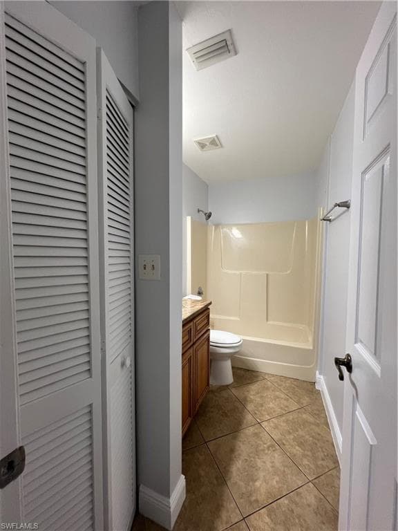 5270 Treetops DR # J201, NAPLES FL 34113-11