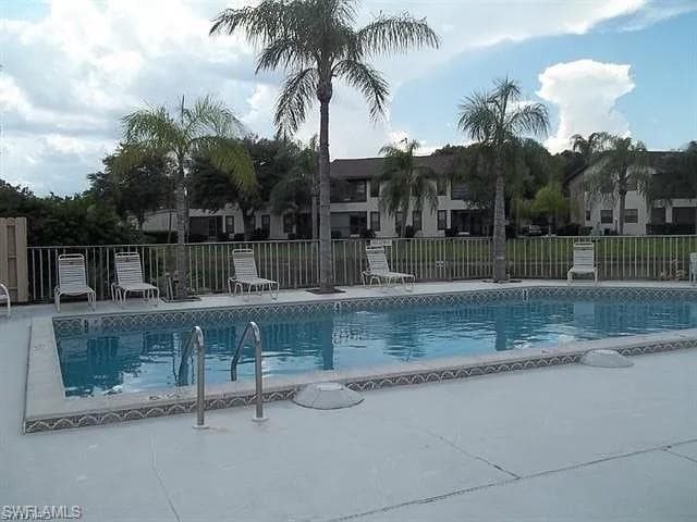 5270 Treetops DR # J201, NAPLES FL 34113-2