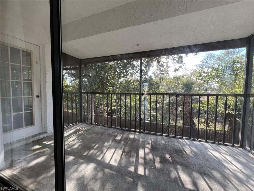 5270 Treetops DR # J201, NAPLES FL 34113-4