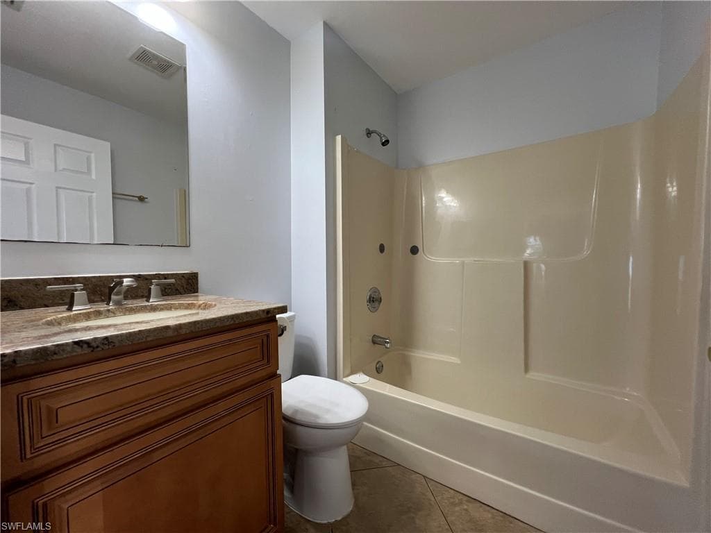 5270 Treetops DR # J201, NAPLES FL 34113-17