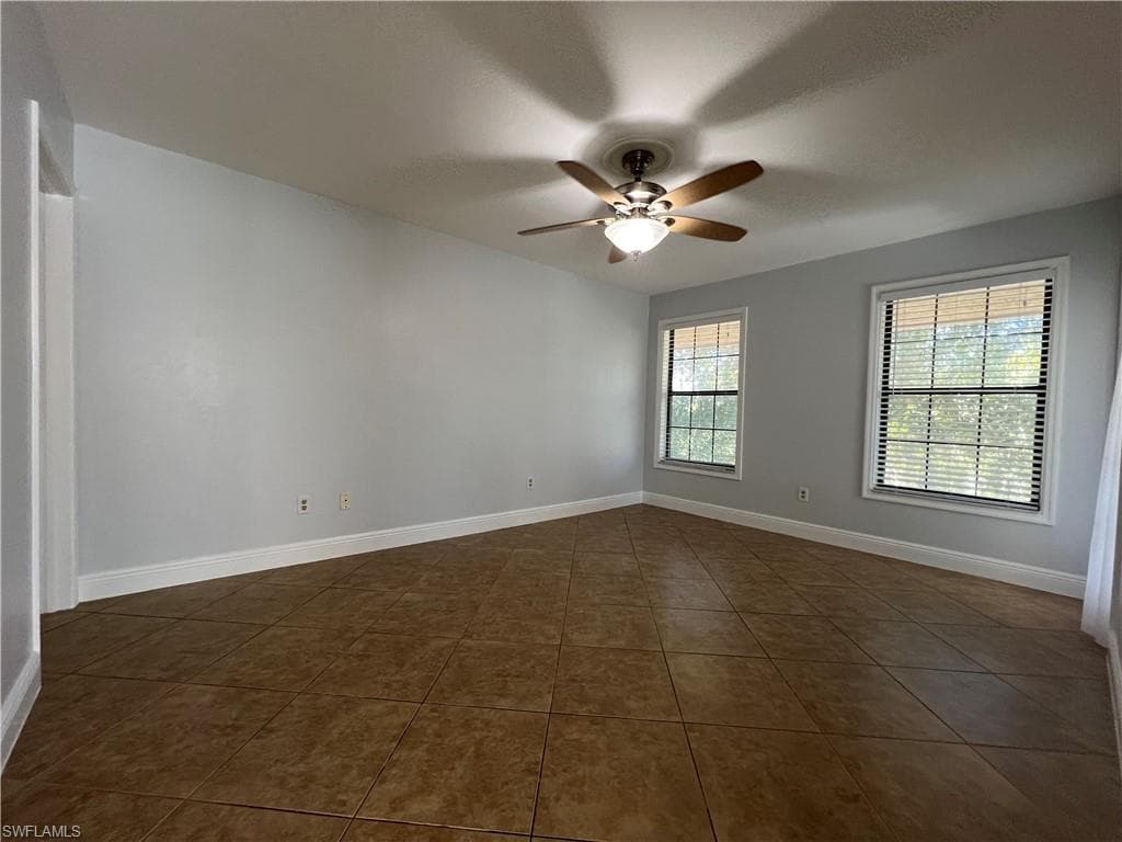 5270 Treetops DR # J201, NAPLES FL 34113-14