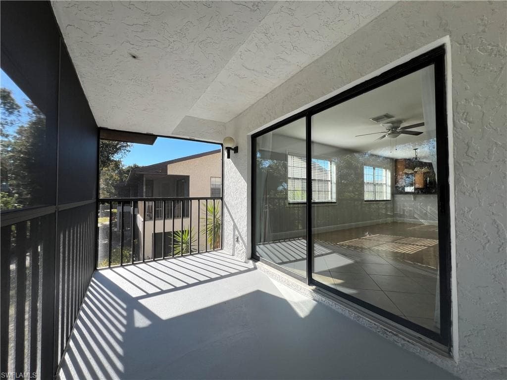 5270 Treetops DR # J201, NAPLES FL 34113-7