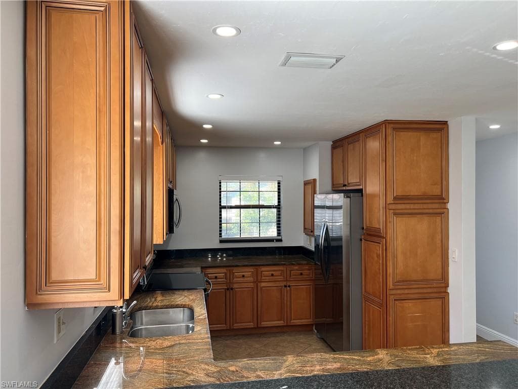 5270 Treetops DR J201-24