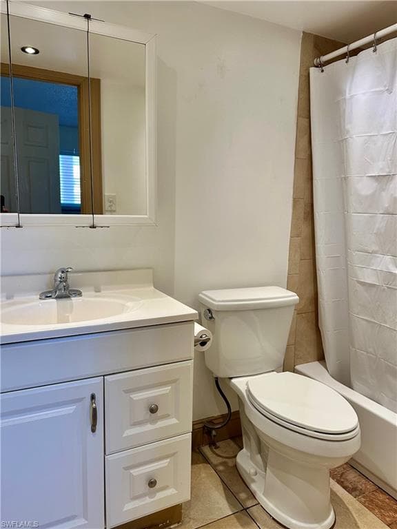 190 Turtle Lake CT # 202, NAPLES FL 34105-6