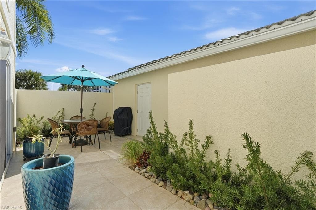 4945 Cougar CT S # 4, NAPLES FL 34109-33