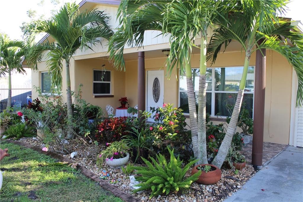 679 Canal DR, NORTH FORT MYERS FL 33903-1