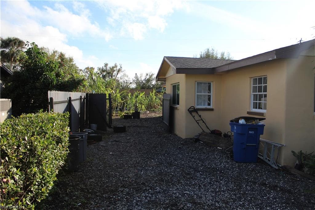 679 Canal DR, NORTH FORT MYERS FL 33903-5