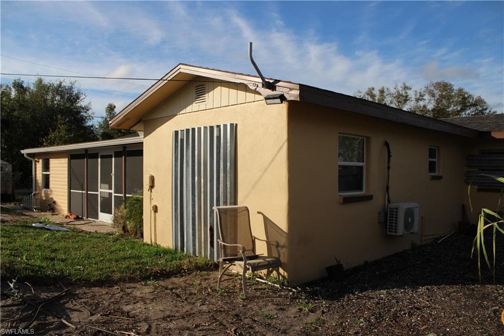 679 Canal DR, NORTH FORT MYERS FL 33903-7