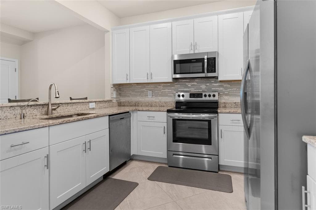 14195 Pine Lodge LN, FORT MYERS FL 33913-4