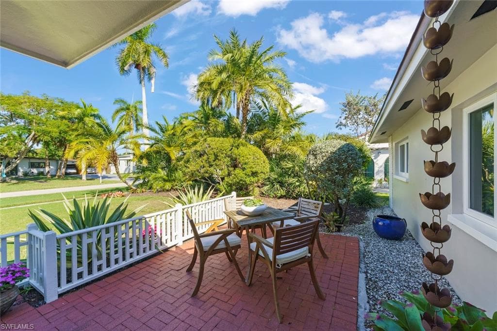 3325 AVOCADO DR, FORT MYERS FL 33901-2