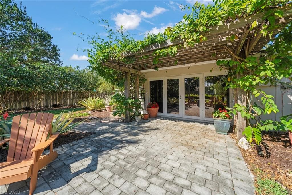 3325 AVOCADO DR, FORT MYERS FL 33901-19