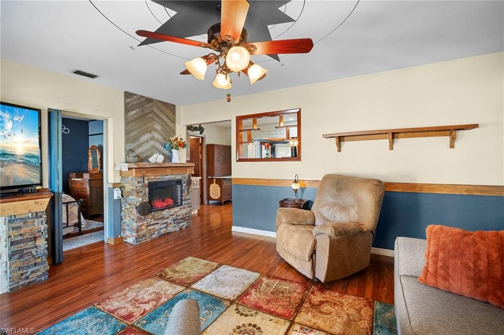 2114 E Gardenia CIR, NORTH FORT MYERS FL 33917-5