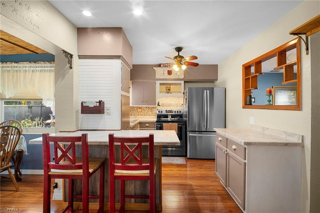 2114 E Gardenia CIR, NORTH FORT MYERS FL 33917-12