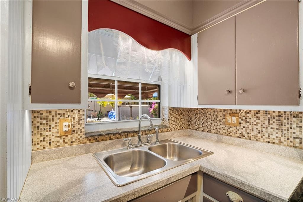 2114 E Gardenia CIR, NORTH FORT MYERS FL 33917-15