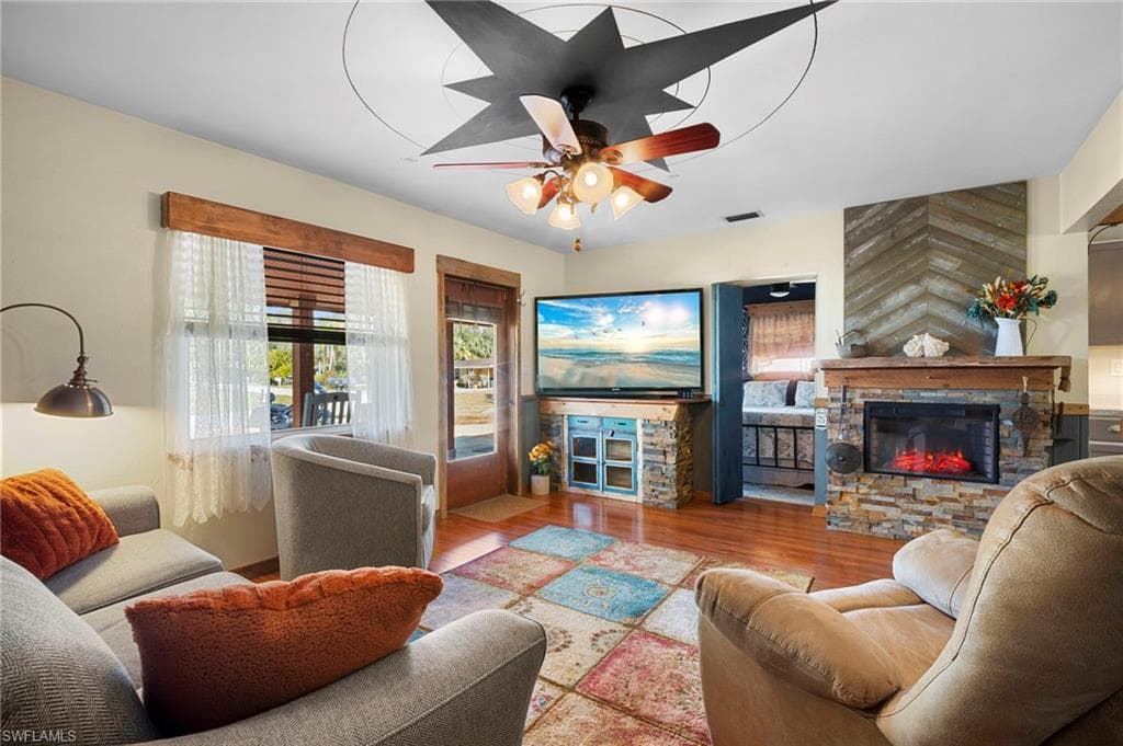 2114 E Gardenia CIR, NORTH FORT MYERS FL 33917-4