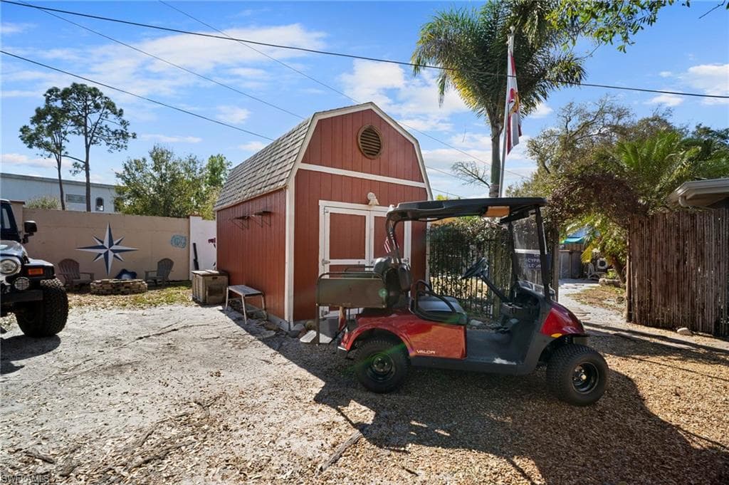 2114 E Gardenia CIR, NORTH FORT MYERS FL 33917-32