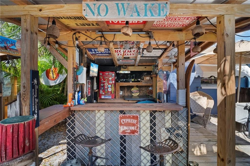 2114 E Gardenia CIR, NORTH FORT MYERS FL 33917-40