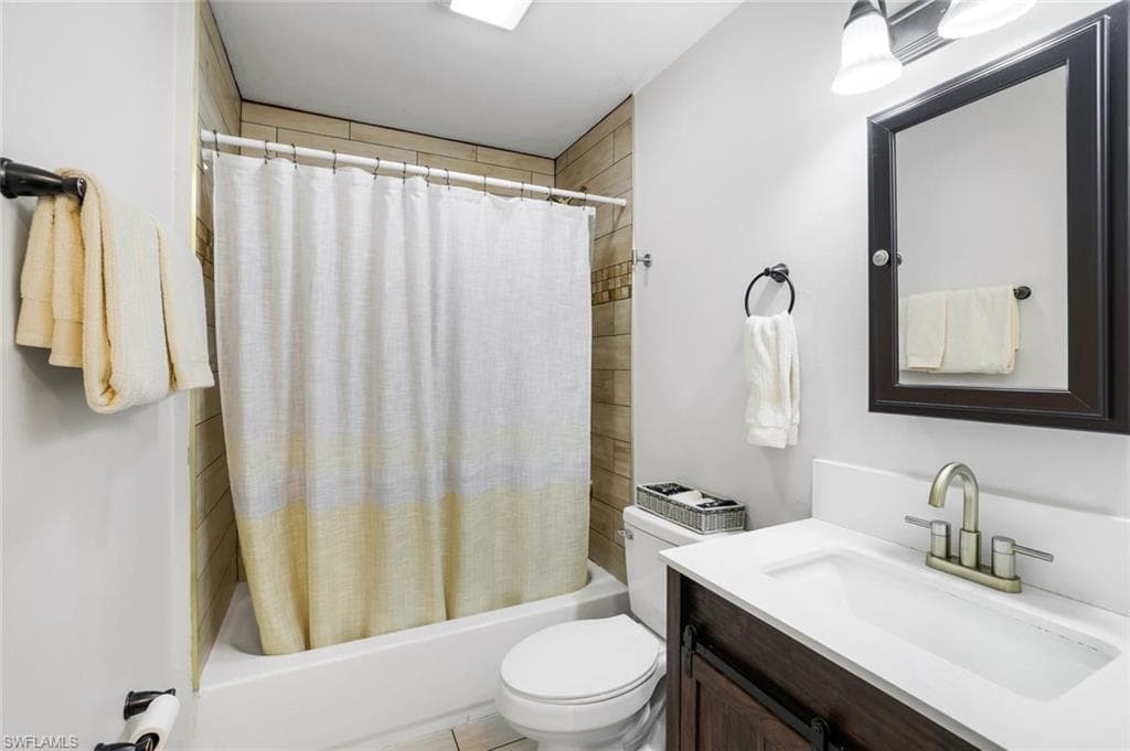 3561 Thomasson DR, NAPLES FL 34112-15