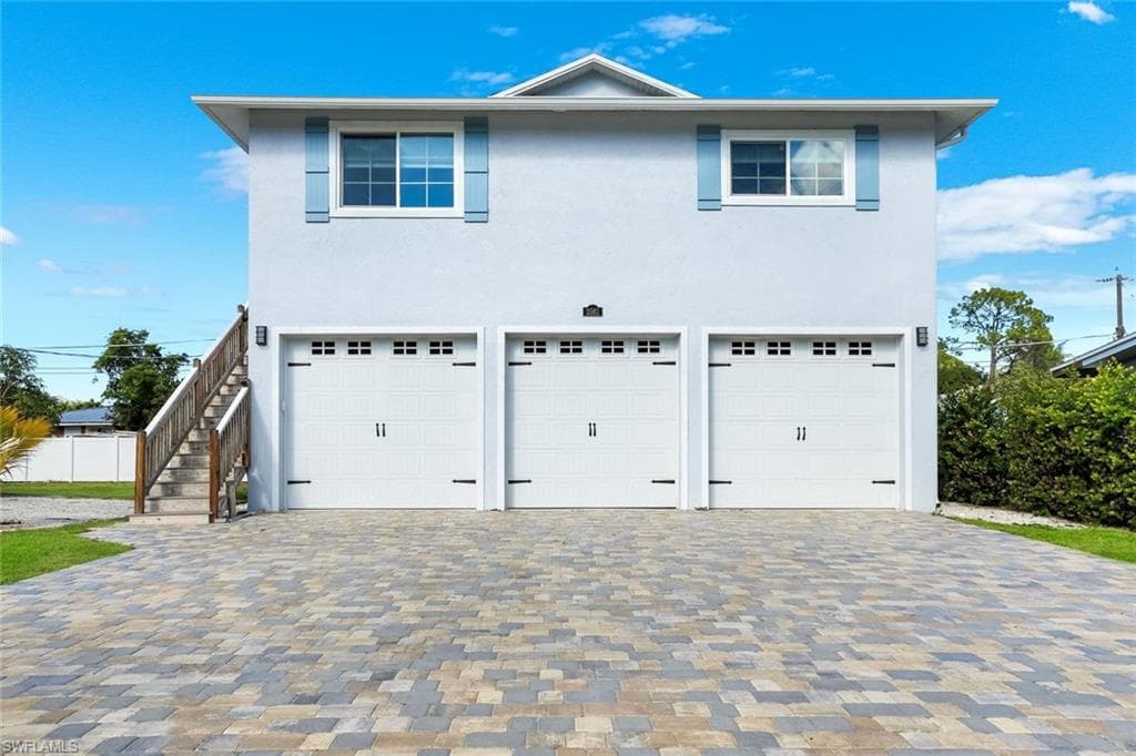 3561 Thomasson DR, NAPLES FL 34112-3