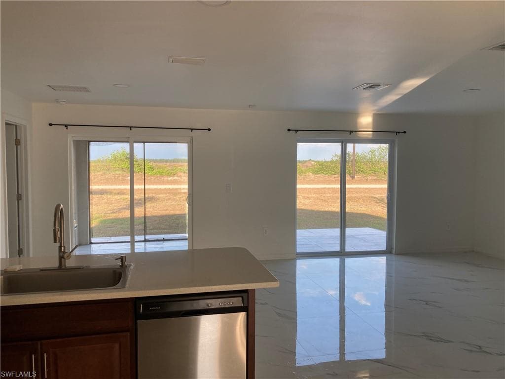 142 Plantation DR-12