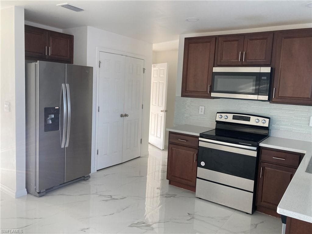142 Plantation DR-9