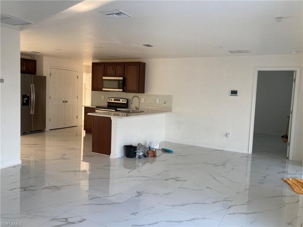 142 Plantation DR-14