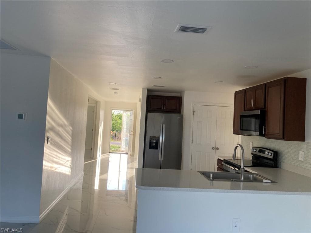 142 Plantation DR-15