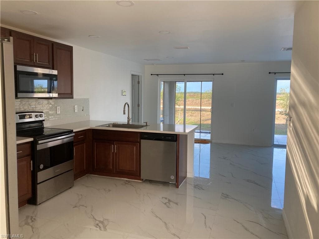 142 Plantation DR-11