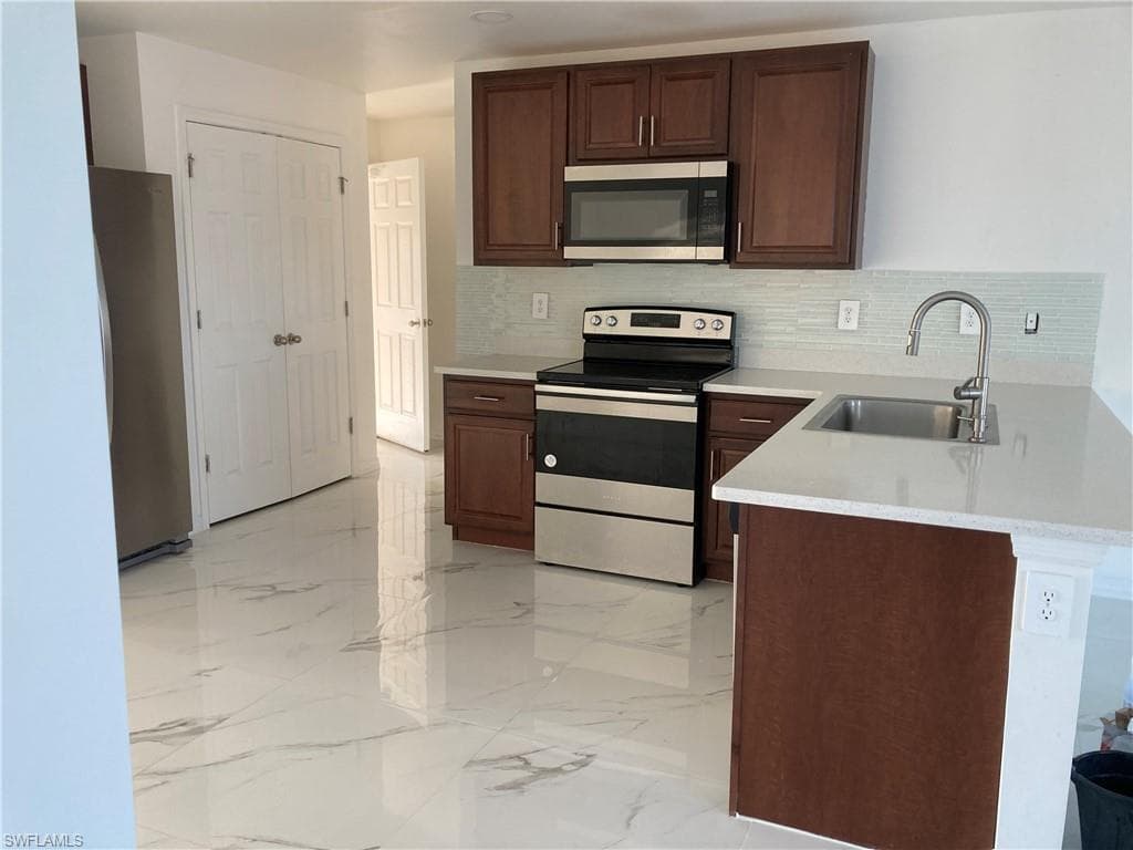 142 Plantation DR-8