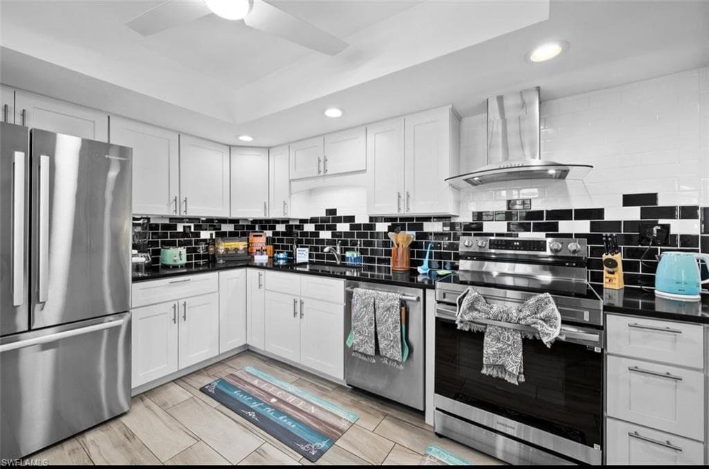 413 Augusta BLVD 302-5