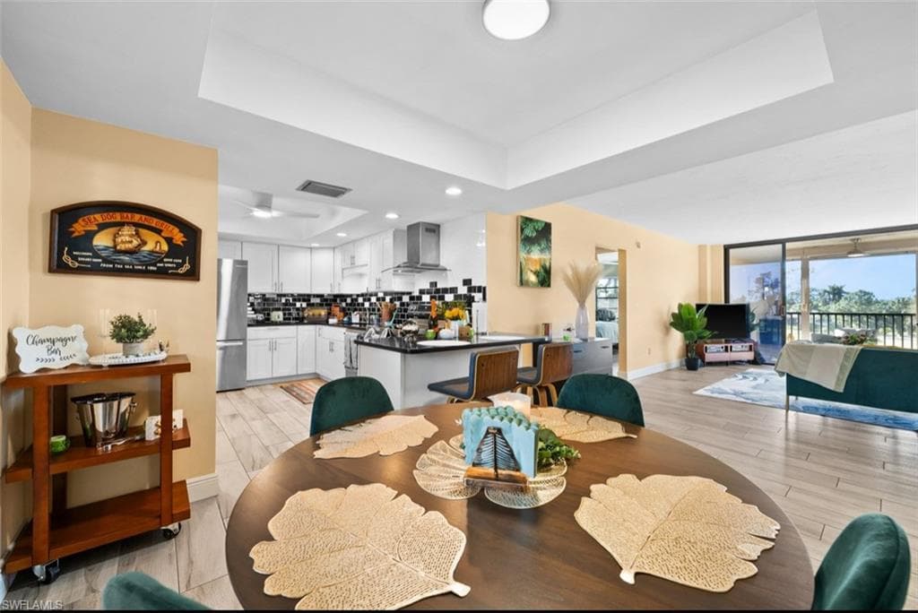 413 Augusta BLVD 302-2