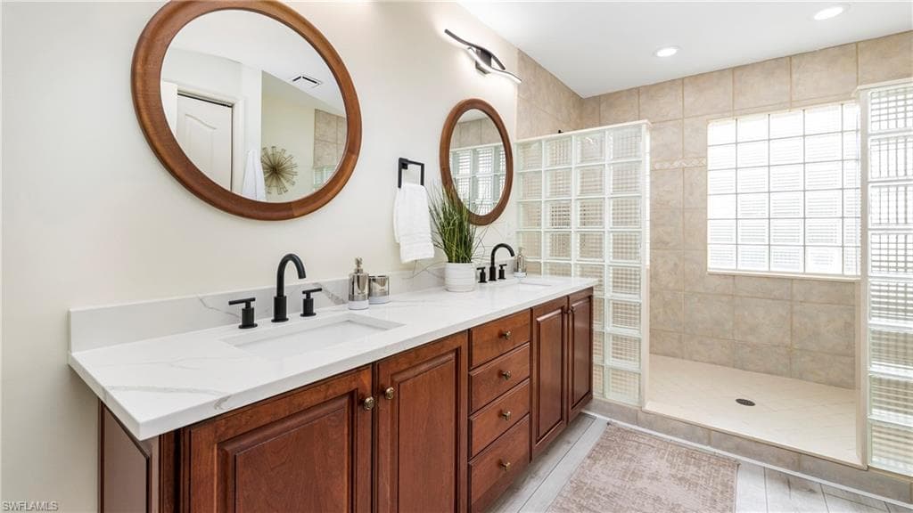 14811 Laguna DR # 202, FORT MYERS FL 33908-17