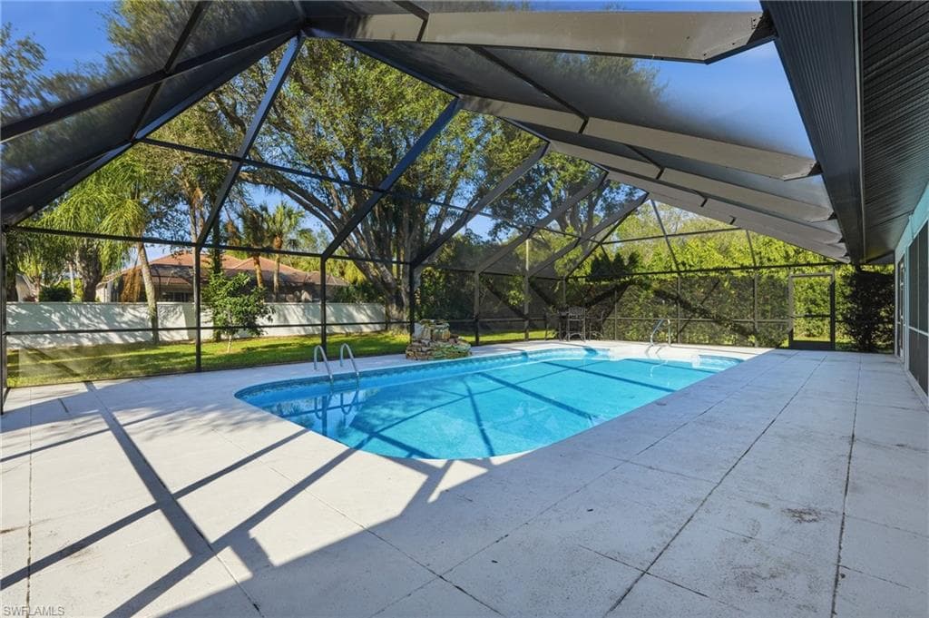 7395 Stonegate DR, NAPLES FL 34109-14