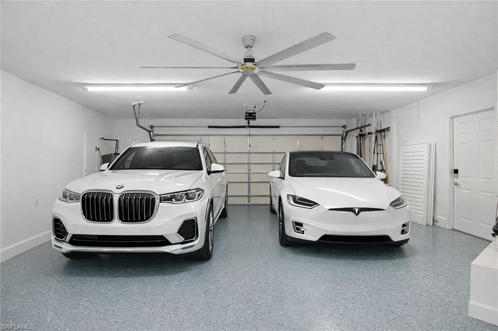 7395 Stonegate DR, NAPLES FL 34109-38