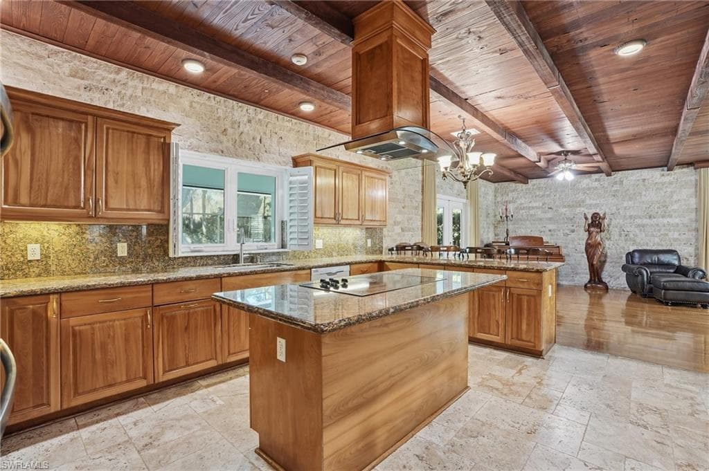 7395 Stonegate DR, NAPLES FL 34109-7