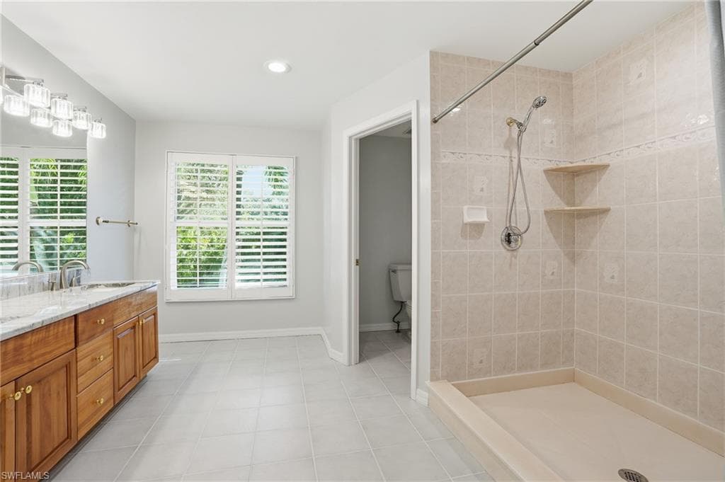 7395 Stonegate DR, NAPLES FL 34109-24