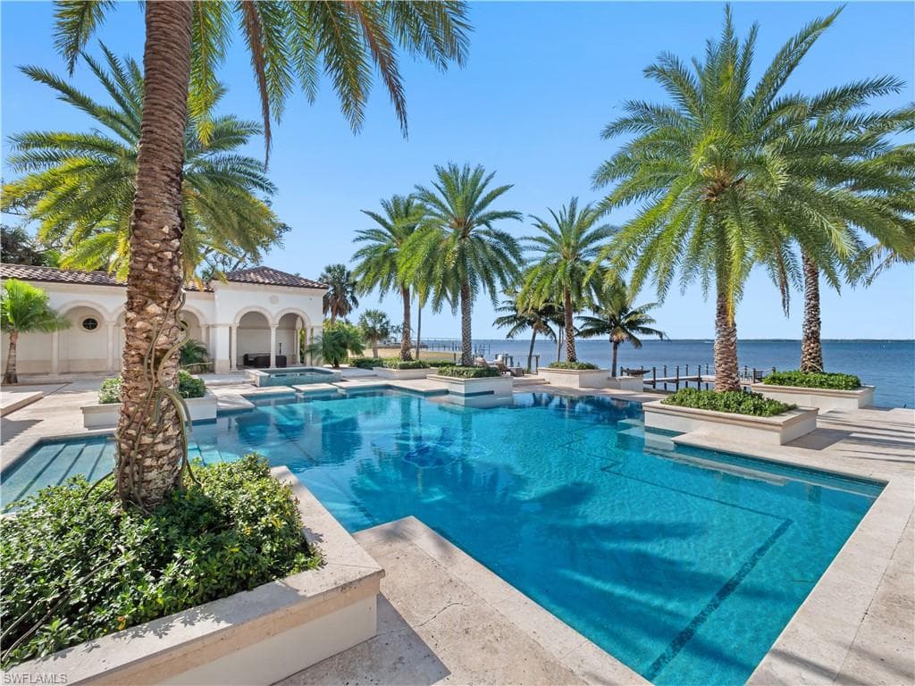 1240 Coconut DR, FORT MYERS FL 33901-26