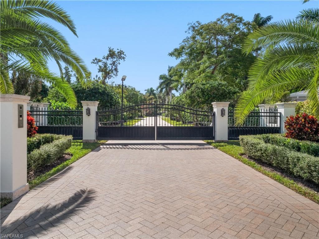 1240 Coconut DR, FORT MYERS FL 33901-21